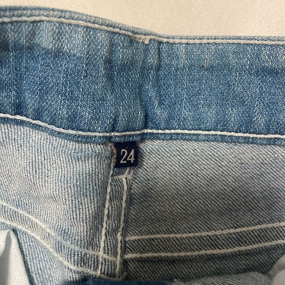 Carmar size 24 stitch front jean shorts - Picture 3 of 4